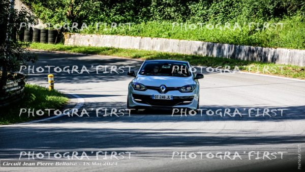 Renault Megane 3 RS Blanche Toit Noir Jantes Noires 248