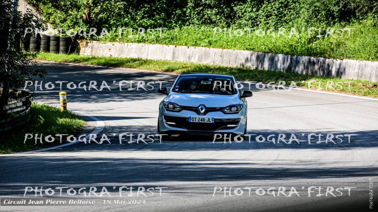Renault Megane 3 RS Blanche Toit Noir Jantes Noires 248