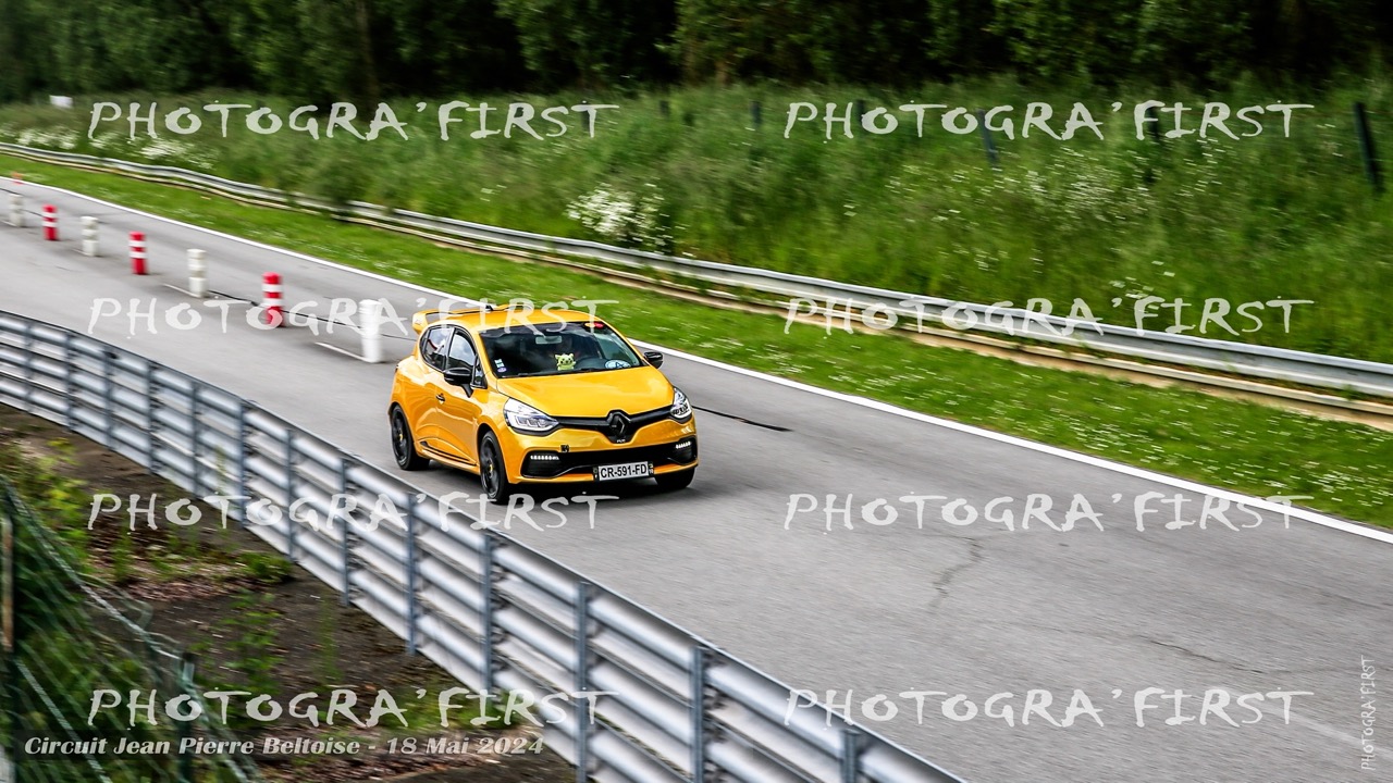 Renault Clio 4 RS Jaune Jantes Noires 591