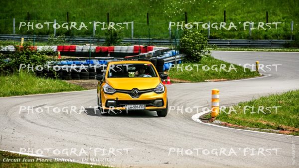 Renault Clio 4 RS Jaune Jantes Noires 591